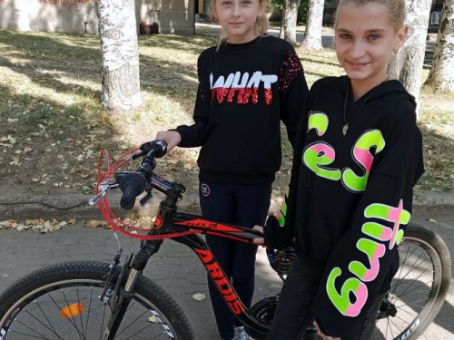 Авдеевские школьники в День без автомобиля устроили соревнования на "великах"