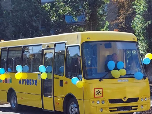 По дорогах Авдіївки курсуватиме перший шкільний автобус