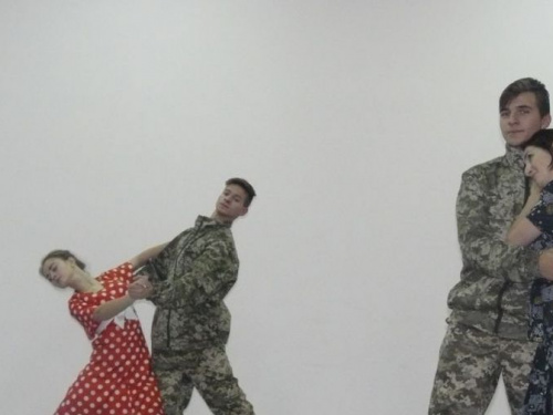В Авдіївці школярі творчо  привітали військових із професійним святом (ФОТО)