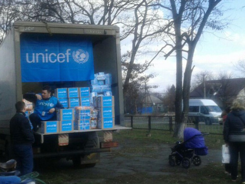В Авдеевке UNICEF выдает гигиенические наборы для семей (ФОТО)