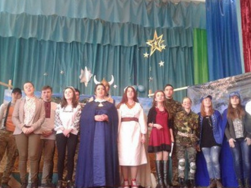 Воспитанники львовского католическо университета показали авдеевцам спектакль "Давня казка" (ФОТО)