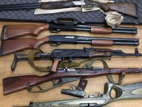 Жители Донетчины добровольно принесли в полицию свыше 100 единиц оружия – "стволы", мины, гранаты
