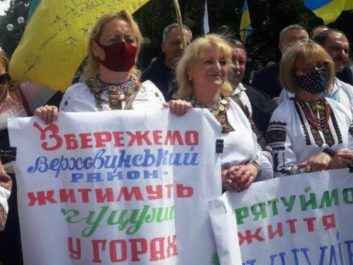 Рада услышала украинцев и отложила ликвидацию районов