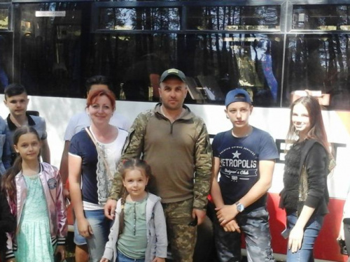 Офицеры группы Cimic Avdeevka вчера порадовали детей