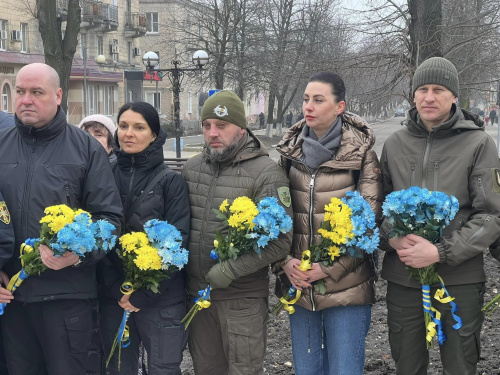 У День Соборності України керівництво області, міст та районів поклали квіти до пам‘ятника Кобзарю
