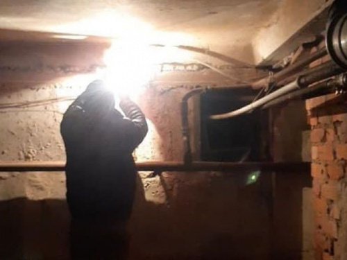 Фахівці електрослужби КП «СЄЗ» продовжують відновлювати електропостачання в авдіївських будинках
