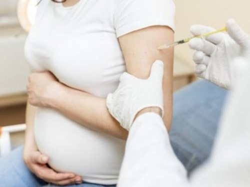 В Минздраве рассказали, чем можно вакцинировать от коронавируса беременных женщин