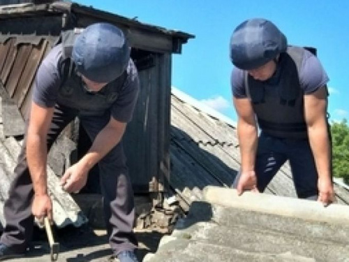 В Авдеевке спасатели продолжают восстанавливать разрушенные дома