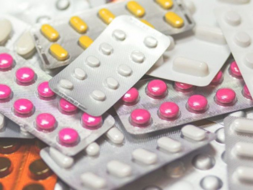 Україна отримала понад 450 тонн медикаментів на 10 мільйонів доларів