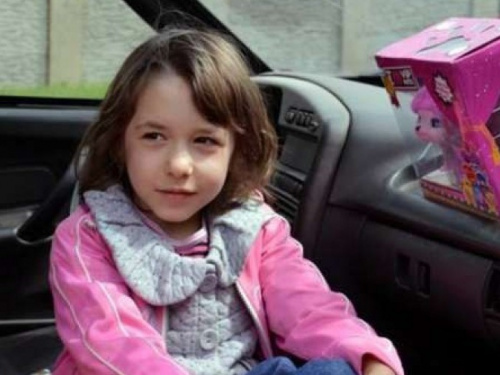 Судьба девочки Жени Асланова, чья мать погибла 13 мая во время обстрела Авдеевки, остается неопределенной