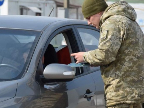 В пунктах пропуска Донбасса обнаружили фейковые документы, крупную сумму денег и наркотики