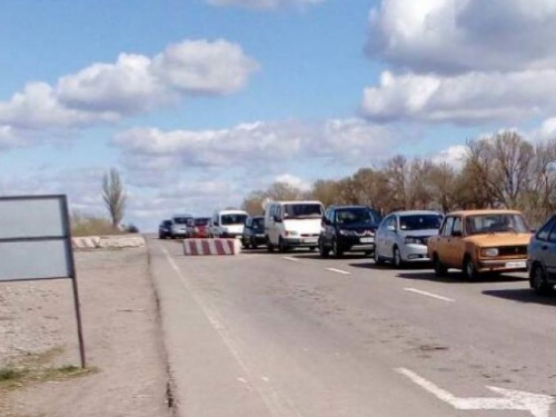 Донбасская линия разграничения: в очередях стоит около 500 авто
