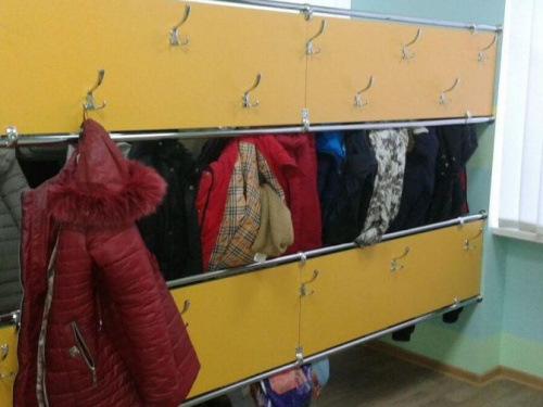 В авдеевской школе завершили ремонт гардероба за 300 тыс. гривен (ФОТО)