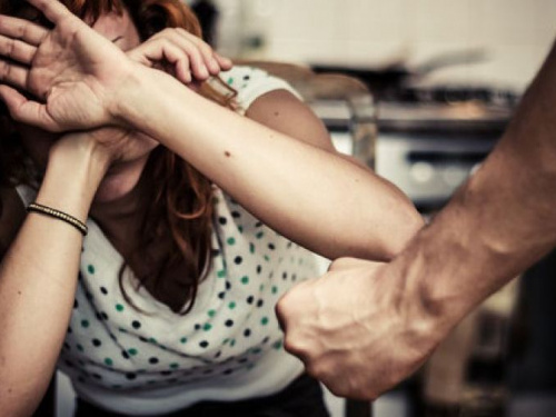 Нардепы ужесточили наказание за домашнее насилие: можно сесть на 10 суток