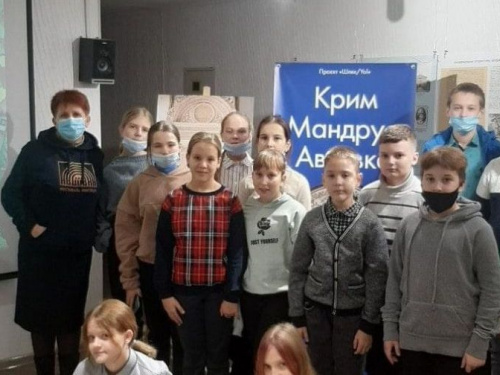 Авдіївська малеча відвідала виставку «Крим мандрує. Авдіївка», яка проходить в рамках проєкту «Шлях/Yol»