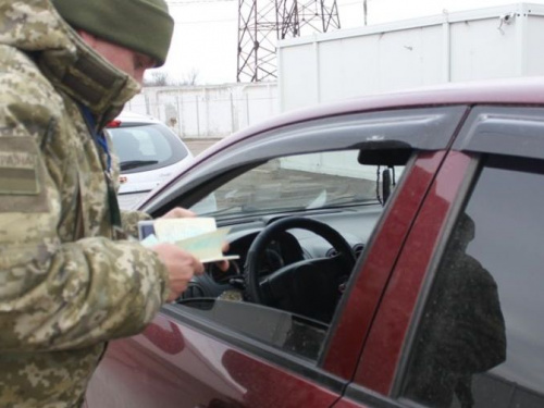 Донбасс: на линии разграничения задержали за очки, взятки и "свидетельства" из  «ДНР»