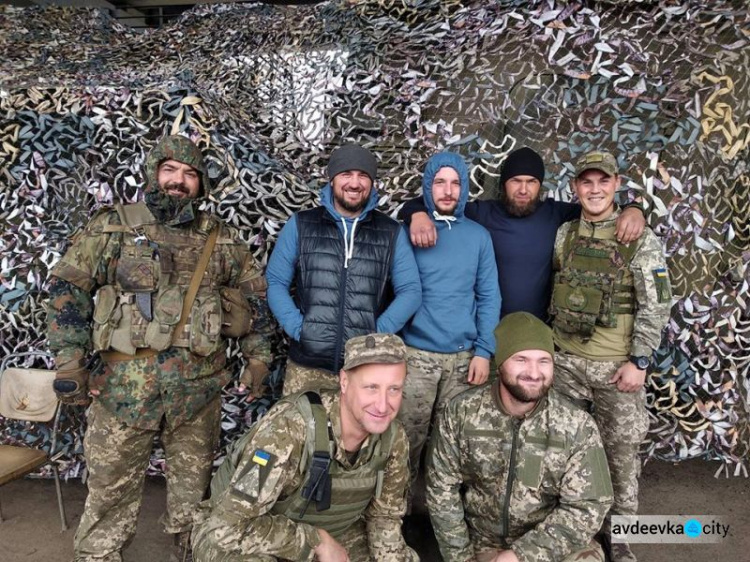 Концерт, обогрев и вкусности: в районе Авдеевки поддерживают украинских воинов (ФОТО)
