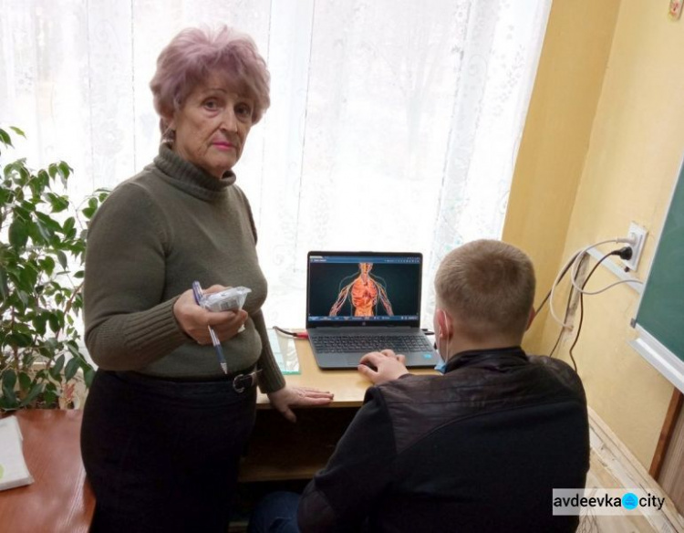 В межах проєкту «Ноутбук кожному вчителю» Авдіївка отримала майже сорок сучасних гаджетів