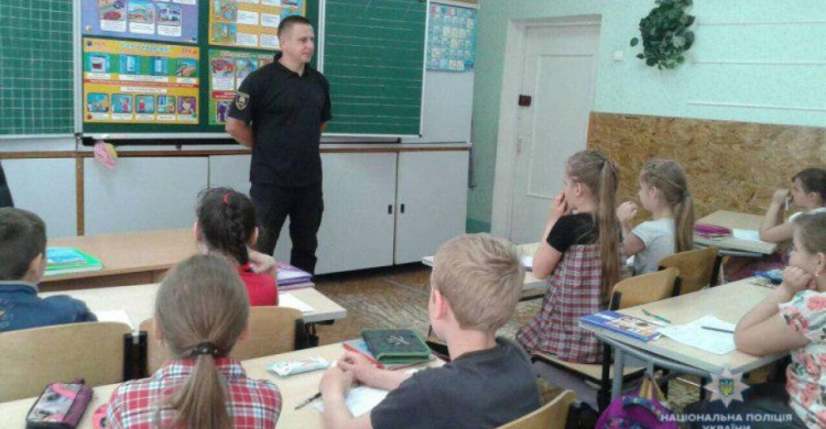 Полицейский Геннадий Юдин 24 часа в сутки находится на страже счастливого будущего авдеевских детей (ФОТО)