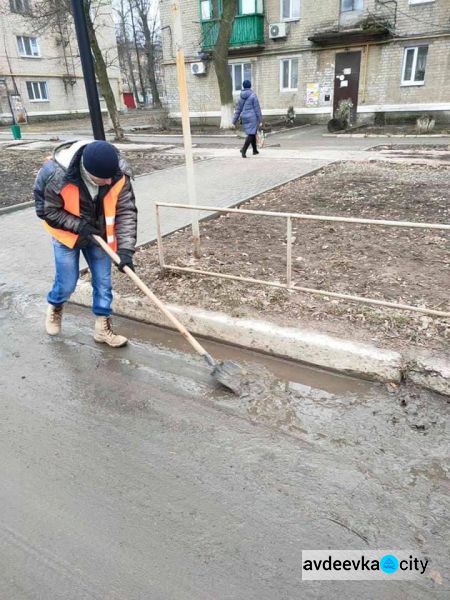 Безответственные авдеевские водители развозят грязь по всему городу