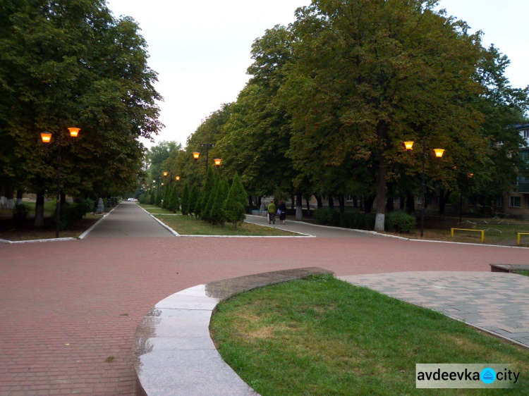 Центральный бульвар в Авдеевке получил дополнительное освещение (ФОТО)