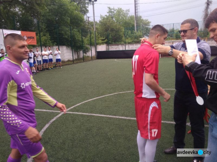 В Авдеевке наградили победителей турнира по мини-футболу (ФОТО)