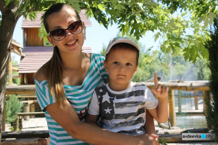 Женщине-следователю из Авдеевки помогает семья (ФОТО)
