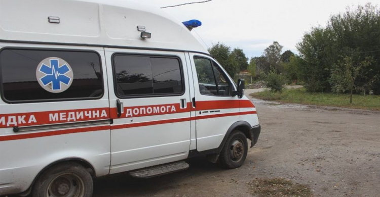 На Донбасі бойовики обстріляли авто волонтерів, є поранені
