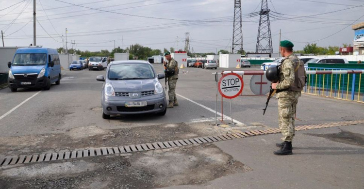 Донбасские пункты пропуска: легче всего утром было проехать через КПВВ «Гнутово»