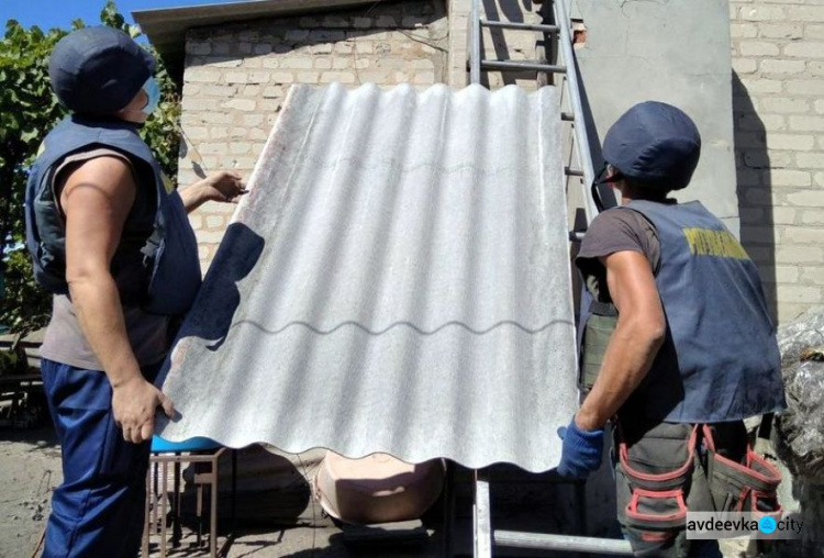 Спасатели продолжают восстанавливать дома жителей Авдеевки и Ясиноватского района