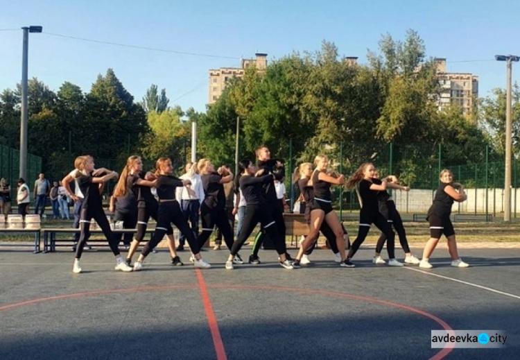 В День физической культуры и спорта в Авдеевке наградили спортсменов и активистов 