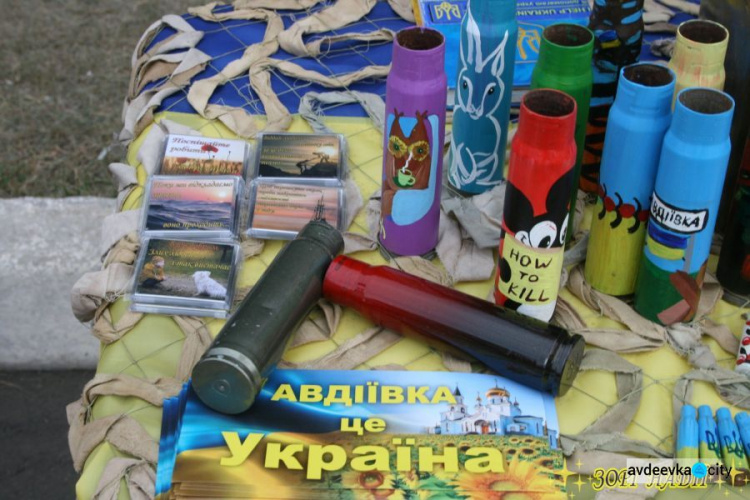 Жители Авдеевки пишут на гильзах пожелания мира и слова поддержки украинским воинам (ФОТО)