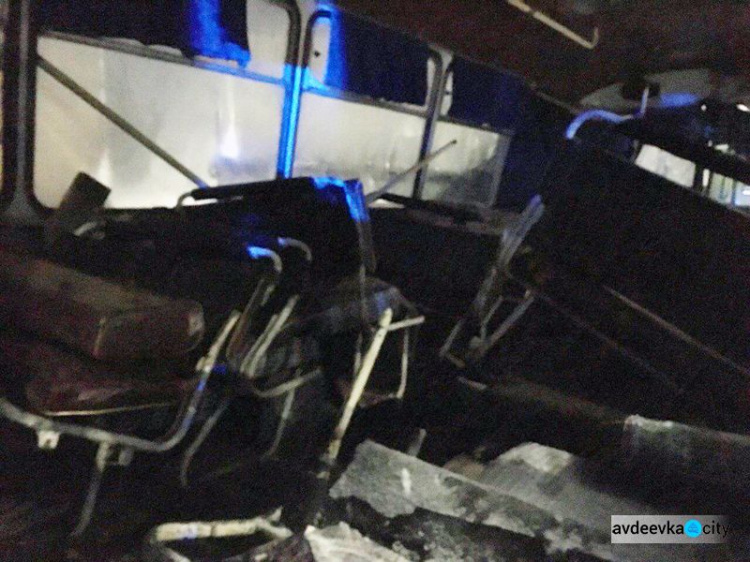 Донбасс: опубликованы жуткие фото с места столкновения шахтерского автобуса и военного КрАЗ