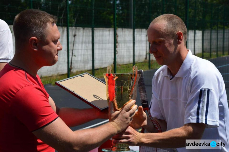 В Авдеевке наградили победителей турнира по большому теннису на Кубок Мусы Магомедова (ФОТО)