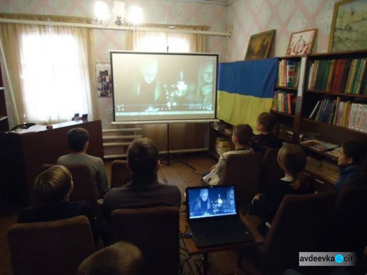 Авдеевским школьникам рассказали о погибших героях Майдана (ФОТО)
