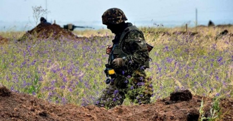 Последние вести из зоны АТО: боевики 18 раз открывали огонь,  погиб украинский военный
