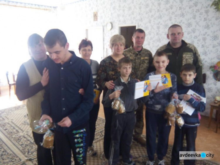Офицеры группы Cimic Avdeevka развозили продукты, радовали детей и помогали с водными работами