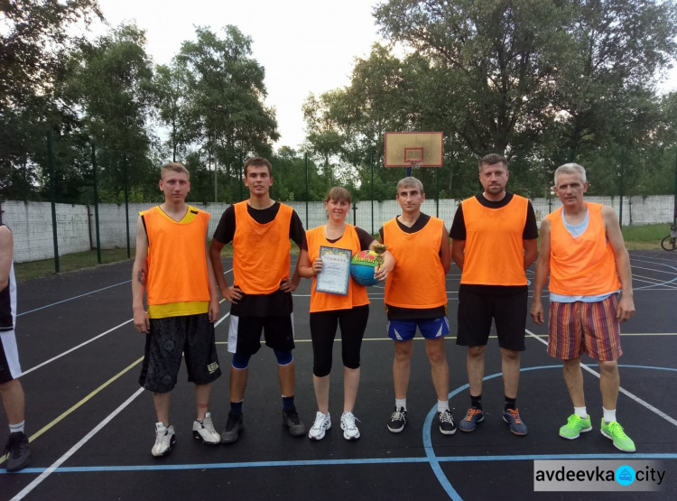 В Авдеевке провели открытые городские соревнования по баскетболу (ФОТОРЕПОРТАЖ)