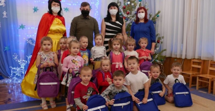 В Авдеевке дети получили от ДонОГА подарки к Новому году