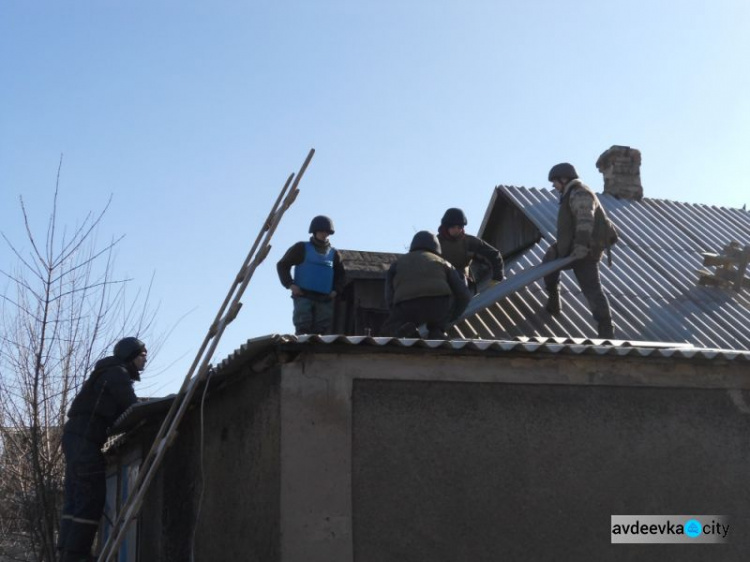 В Авдеевке продолжаются работы по восстановлению жилья