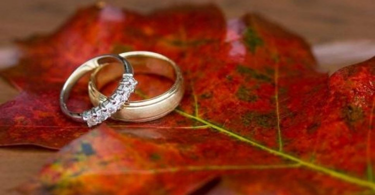 Осень-пора свадеб: в Авдеевке за месяц заключили 11 браков