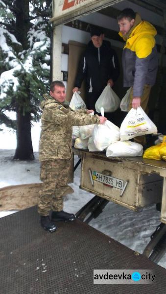 Офицеры Cimic Avdeevka помогли доставить помощь от Гуманитарного штаба