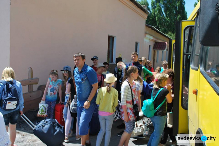 Детей из Авдеевки отправили на отдых в Черкасскую область (ФОТО)