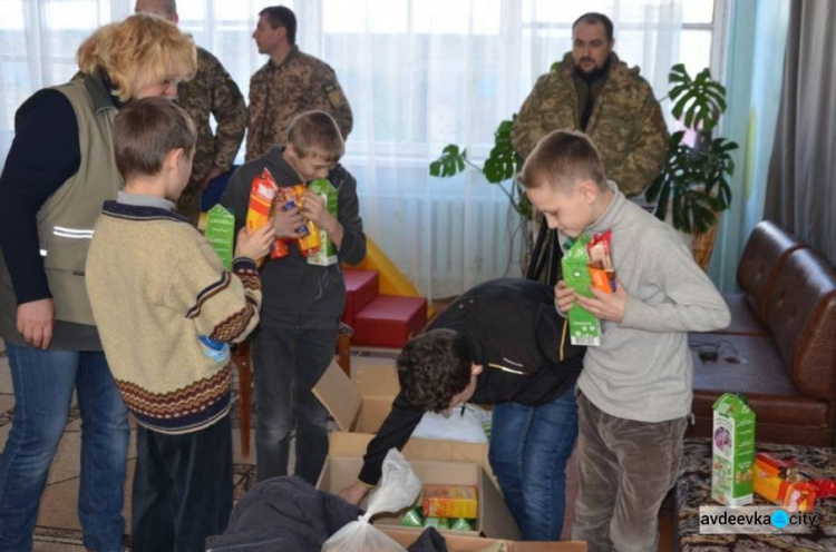 Детям из авдеевской «Искорки» передали помощь (ФОТО)