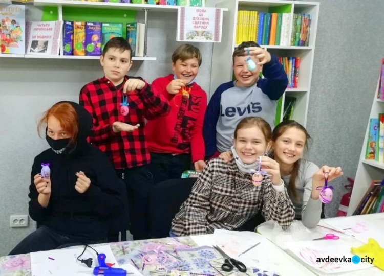 Школяри Авдіївки підготували Великодні сувеніри для рідних