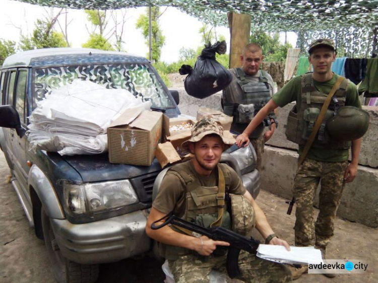 Прифронтовое Водяное и украинских воинов порадовали «симики» из Авдеевки (ФОТО)