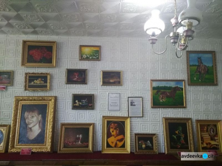 В Авдеевке работает выставка картин местного художника (ФОТО)