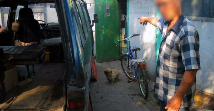 В Авдеевке мужчина попытался ограбить своего соседа ради бензиновой косы, однако был пойман (ФОТО)