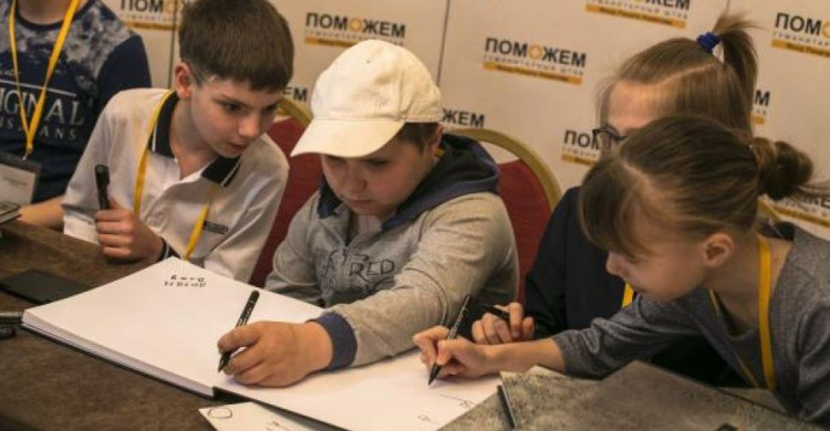 Книга «Донбасс и Мирные»: история раненого мальчика из Авдеевки попала на страницы фотокниги