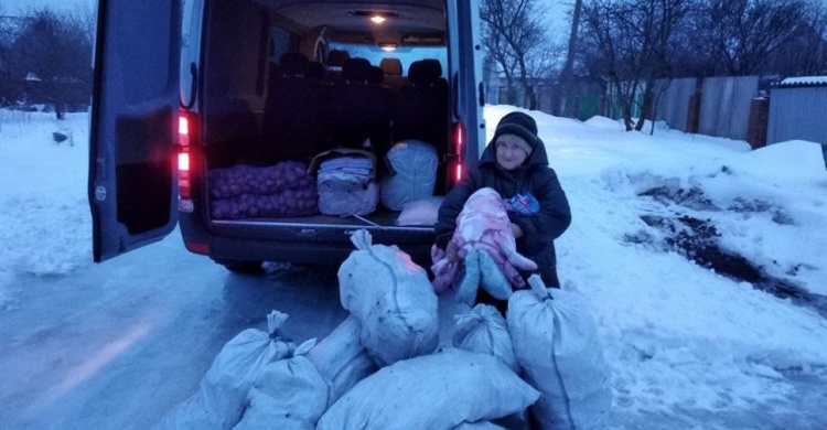 Авдеевские "симики" и волонтеры не оставили без помощи жителей прифронтового района (ФОТО)